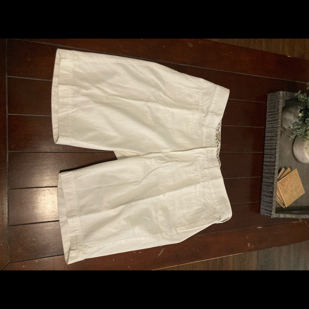 White bermuda shorts